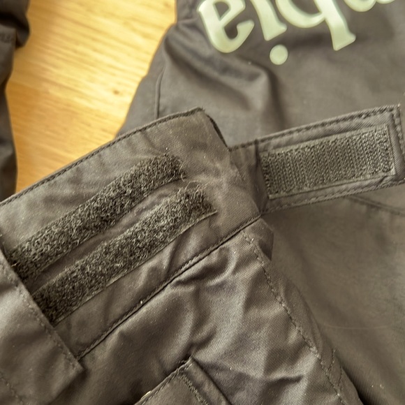 Columbia kid’s Bugaboo ski pants. Size 6-7. Black. Adjustable waist. Barely worn - Picture 11 of 11